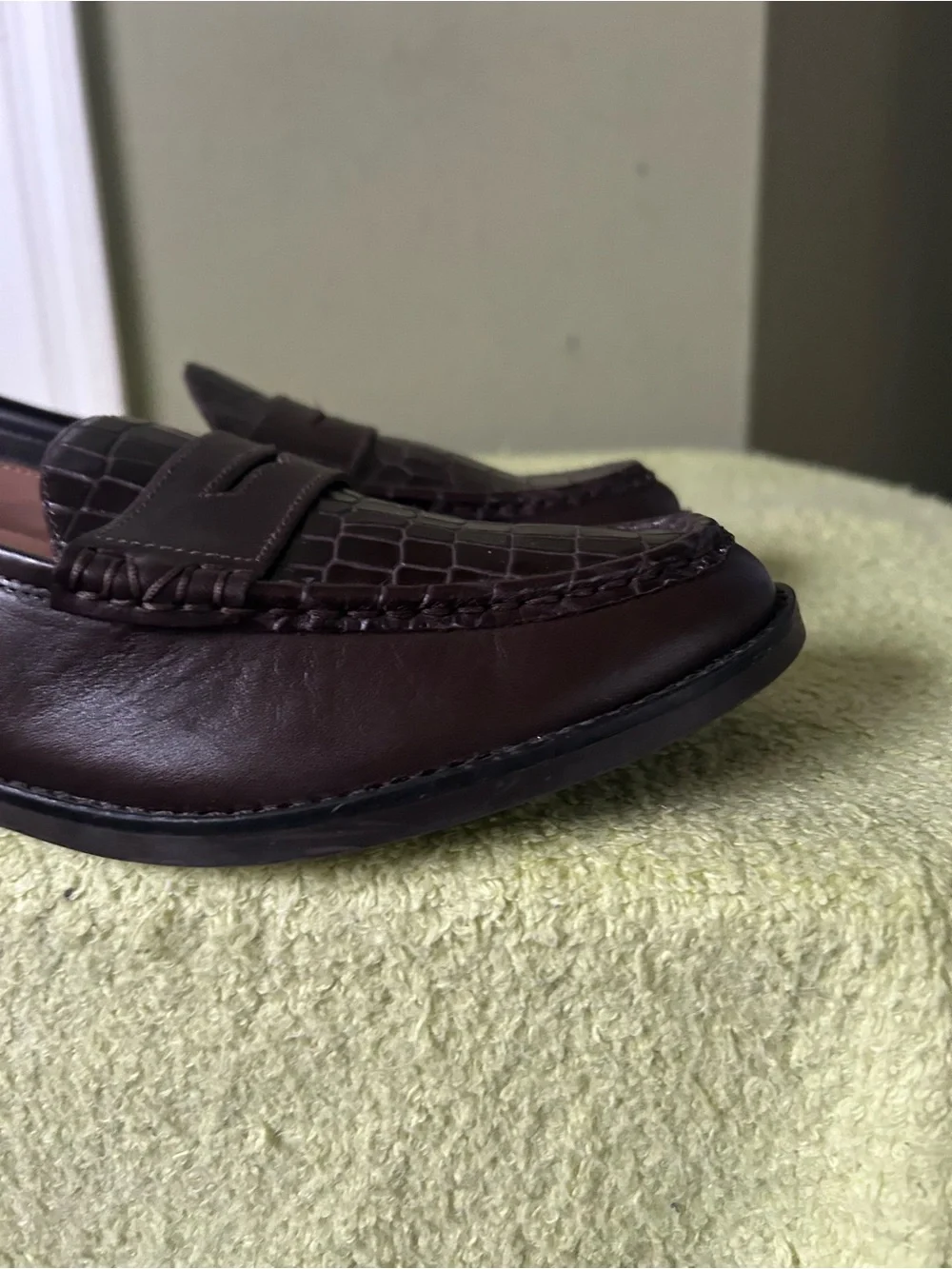 NWOT VIONIC Waverly Women’s Dark Brown Croc-Embossed Penny Loafers  Sz 8